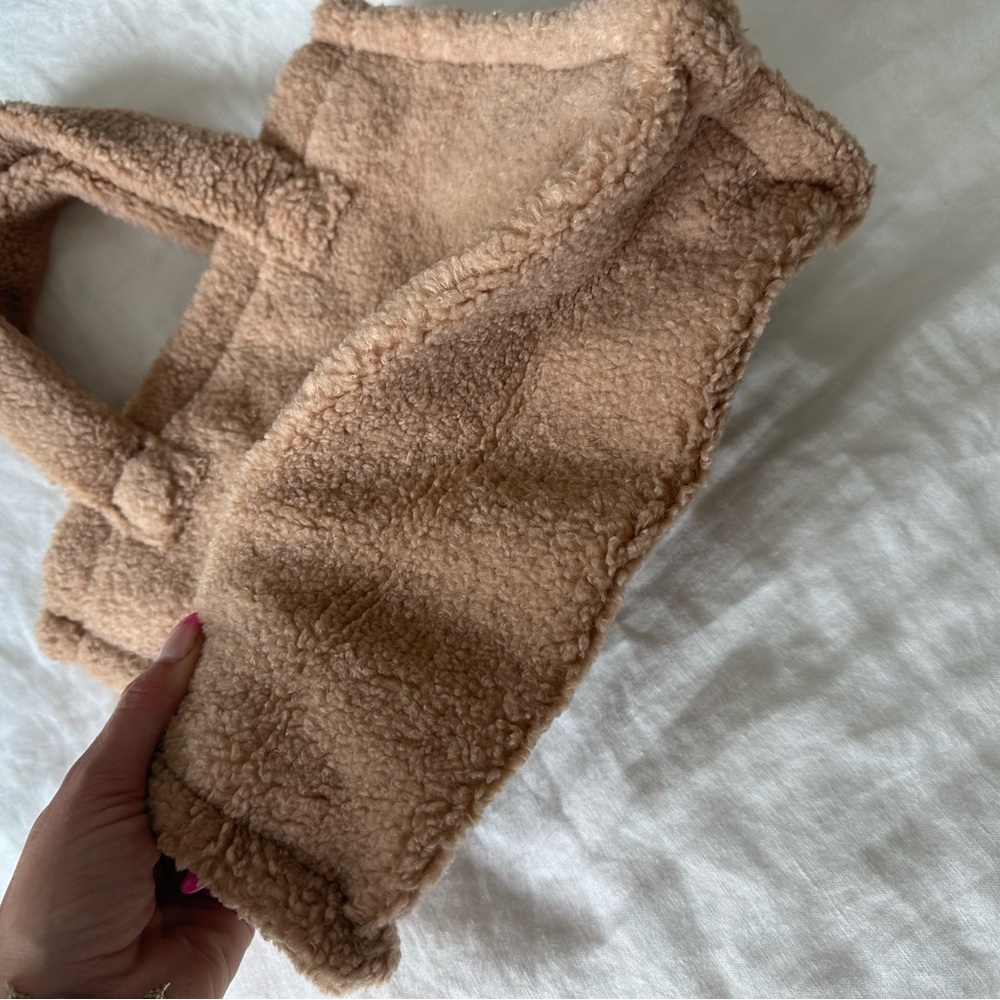 Velvet By Graham & Spencer Small Cozy Faux Shearling Bag - Picture 6 of 6